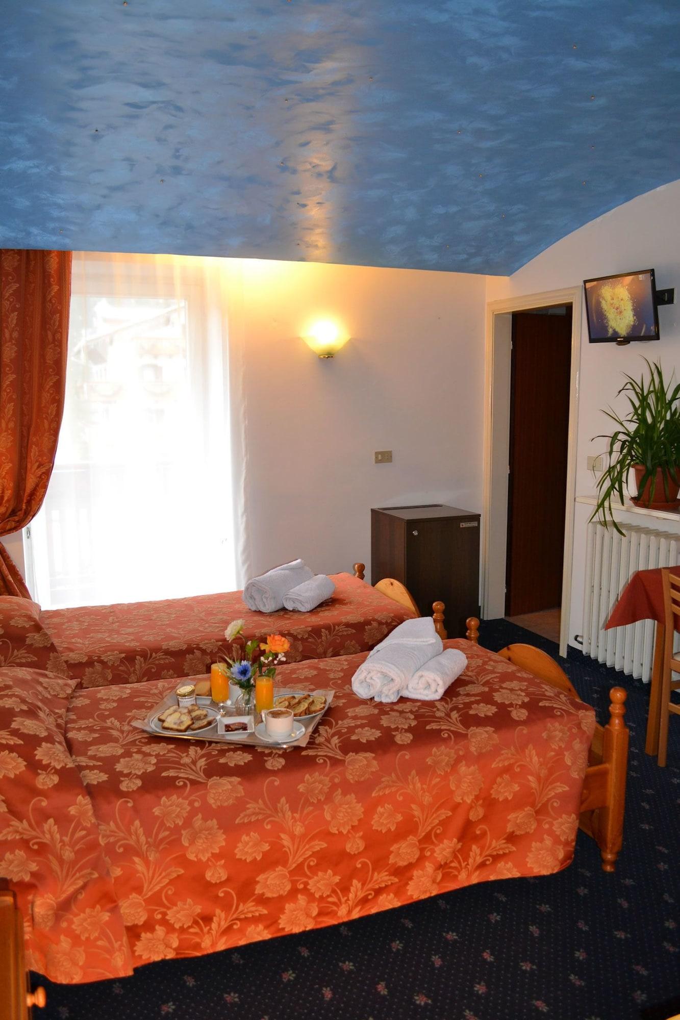 Hotel Rododendro Val Di Fassa Campitello di Fassa Ngoại thất bức ảnh