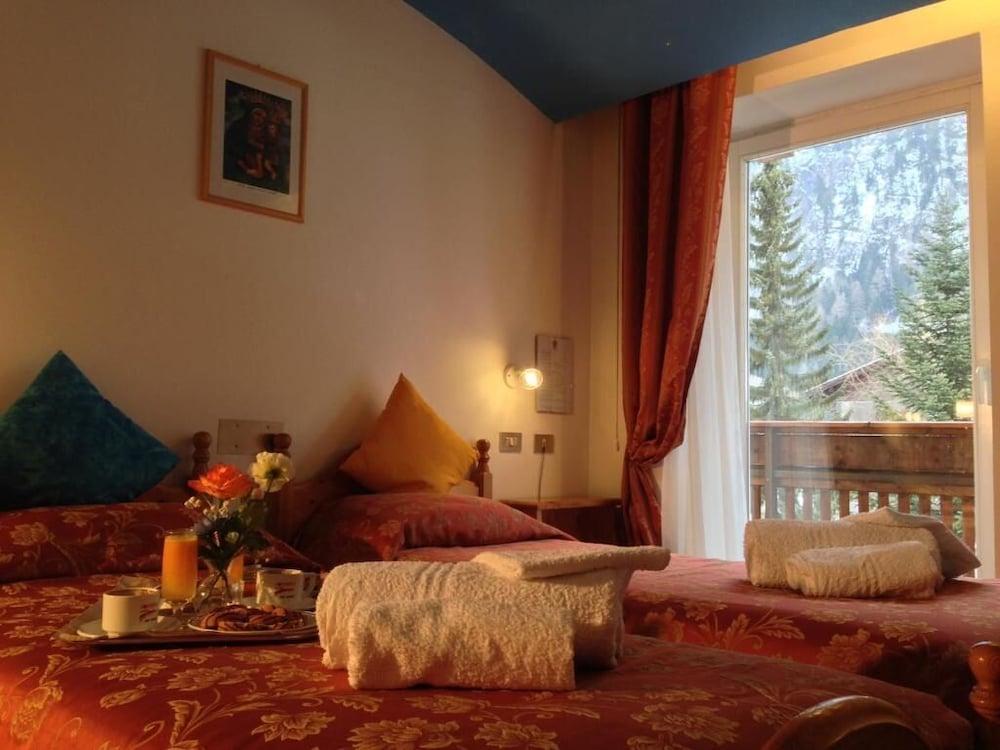 Hotel Rododendro Val Di Fassa Campitello di Fassa Ngoại thất bức ảnh