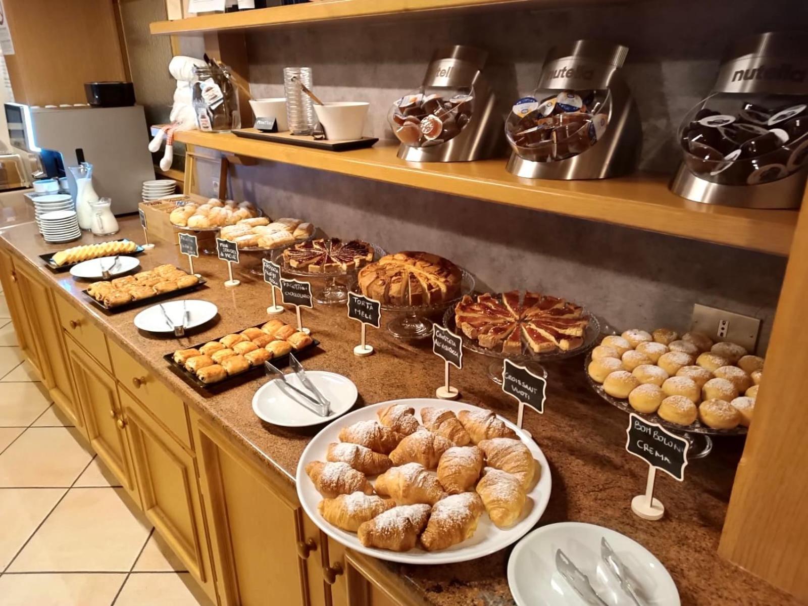 Hotel Rododendro Val Di Fassa Campitello di Fassa Ngoại thất bức ảnh